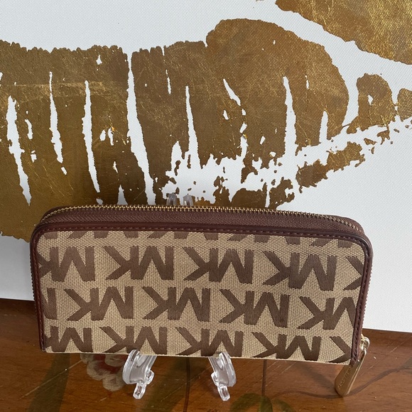 Michael Kors Fabric Signature Long Wallet; in khaki brown with gold accents - Picture 7 of 15